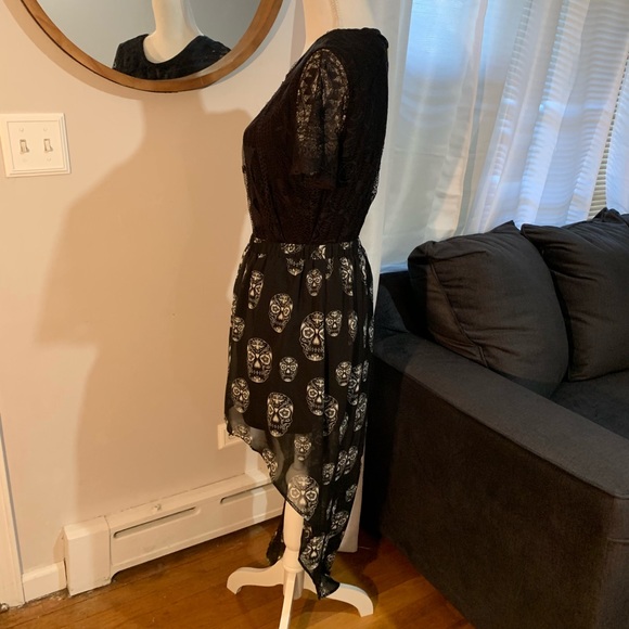 H&M Divided Hi-Low Skull Pattern Skirt - Picture 3 of 6